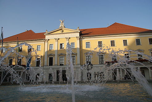 1280px-stadttheater _regensburg_
