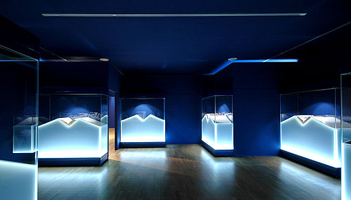 8 Showcases Lapislazuli