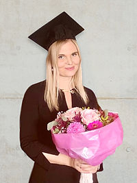 Sarah Rebecca Strömel nach erfolgreicher Disputation