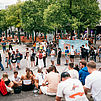 Menschen auf dem Uni-Sommerfest 2025