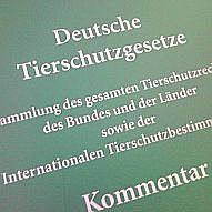 Buchdeckel mit Aufschrift Deutsche Tierschutzgesetze