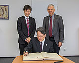 2017-12 06 Besuch Jap Generalkonsul Misch 01 800px
