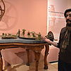 Professor Omar W. Nasim in einem Museum