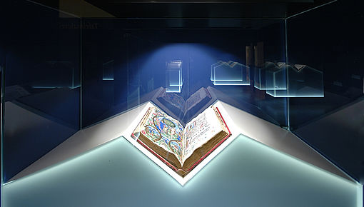 9 Bookcradel