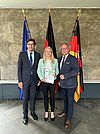 Übergabe des Abschlussberichts „Reallabor Basisdokument“ an die Niedersächsische Justizministerin Dr. Kathrin Wahlmann durch Prof. Dr. Christoph Althammer (li.) und Prof. Dr. Christian Wolff (re.). © Niedersächsisches Justizministerium