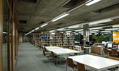 Blick in den Lesesaal Physik