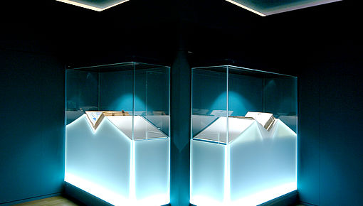 19 Showcases Smaragd Cross
