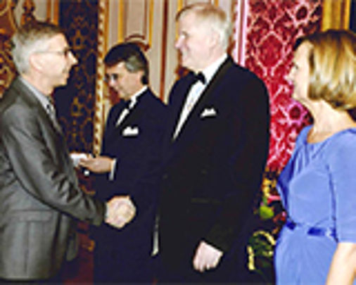Präsident Prof. Dr. Udo Hebel wird beim Neujahrsempfang der Bayerischen Staatsregierung in der Münchener Residenz von Ministerpräsident Horst Seehofer begrüßt, Foto: Bayerische Staatskanzlei
