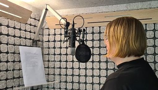 Sprachaufnahme in der Aufnahmekabine