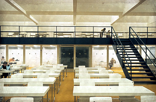 Seitenwand im Lesesaal Mathematik
