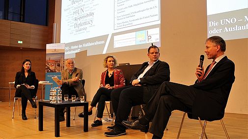 Uno Auslaufmodell Podiumsdiskussion Klein