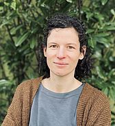 Porträtfoto von Dr. Angela Bauer