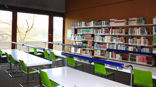 Tische und Arbeitsplätze
