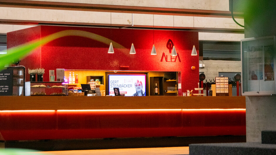 Die Kaffeebar im Foyer des Zentralen Hörsaalgebäudes der Universität Regensburg