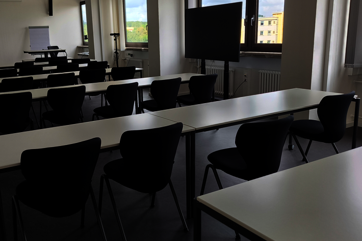 ein Seminarraum im Gebäude der FIDS (öffnet Vergrößerung des Bildes)
