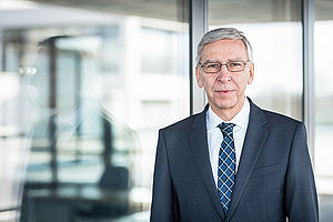 Porträt von Prof. Dr. Udo Hebel.